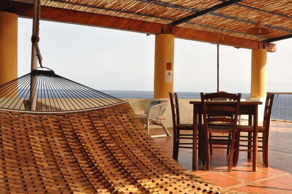 Albergo Seaside Leni Екстер'єр фото