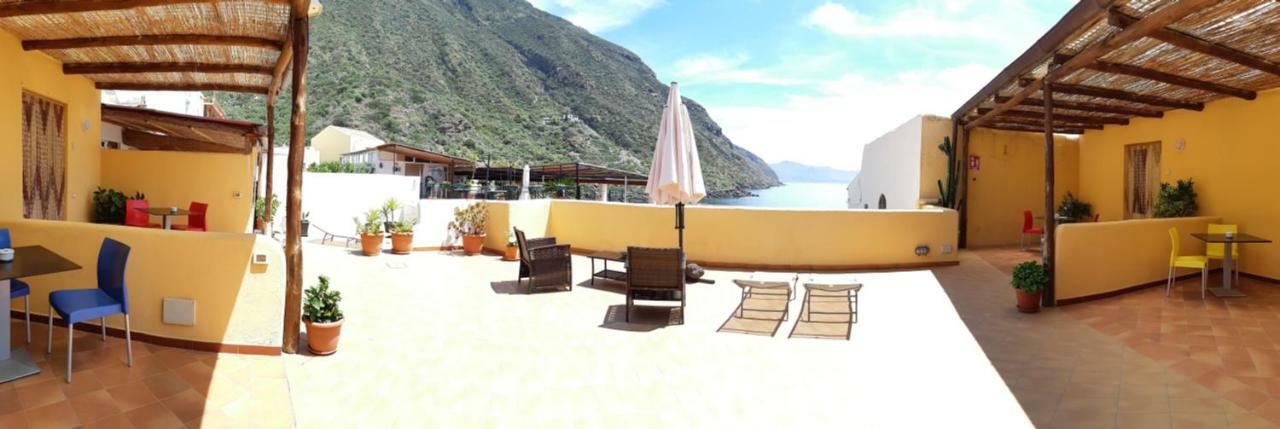 Albergo Seaside Leni Екстер'єр фото